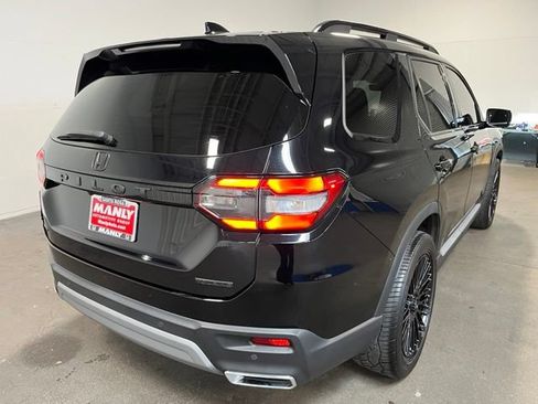 Used 2024 Honda Pilot Touring image 3