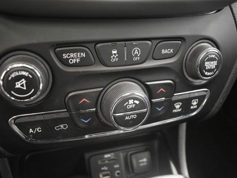 Certified 2016 Jeep Cherokee Trailhawk w/ Comfort/Convenience Group image 42