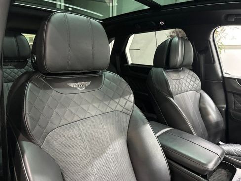 Used 2017 Bentley Bentayga AWD/4WD image 57