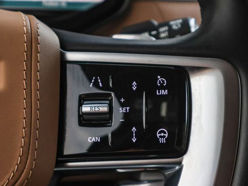 Certified 2024 Land Rover Range Rover SE AWD/4WD image 34