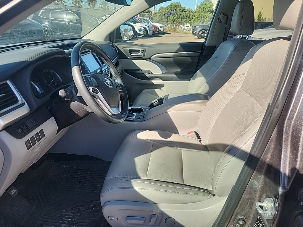 Used 2019 Toyota Highlander Limited AWD/4WD image 18