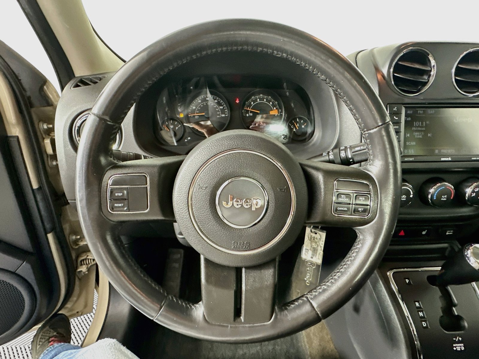 Used 2017 Jeep Patriot High Altitude AWD/4WD image 10