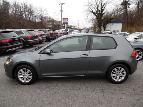 Used 2015 Volkswagen Golf S image 2
