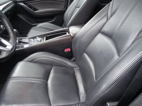 Used 2018 MAZDA MAZDA3 Touring image 5