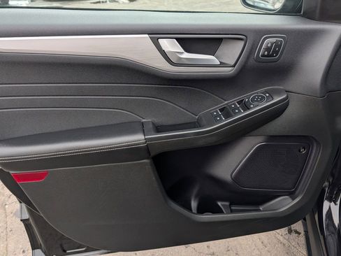 Certified 2023 Ford Escape Platinum w/ Premium Technology Package image 9