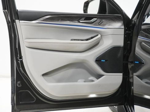 Certified 2022 Jeep Grand Cherokee L Overland w/ MOPAR Finishing Package image 16