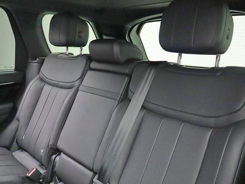 Used 2025 Land Rover Range Rover SE AWD/4WD image 26