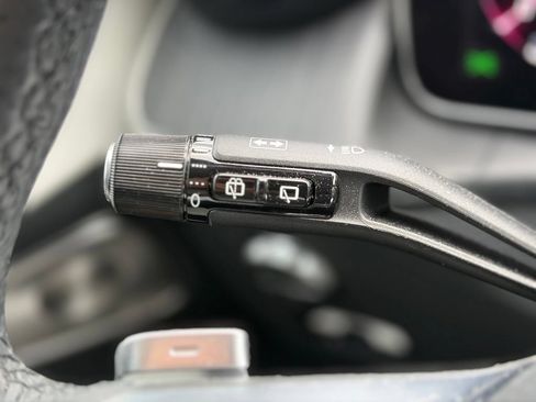 Used 2024 Mercedes-Benz GLC 300 4MATIC image 27