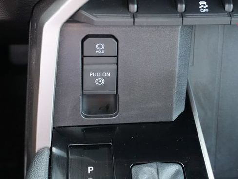 Used 2025 Toyota Tundra Limited AWD/4WD image 35
