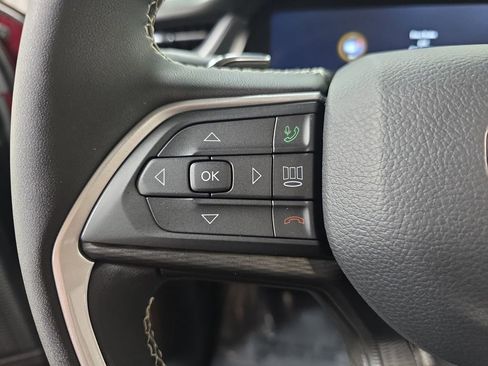 Used 2023 Jeep Grand Cherokee Altitude image 16