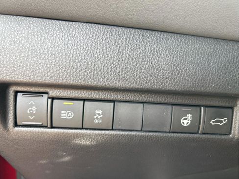 Used 2021 Toyota Venza XLE w/ Softex Package image 25