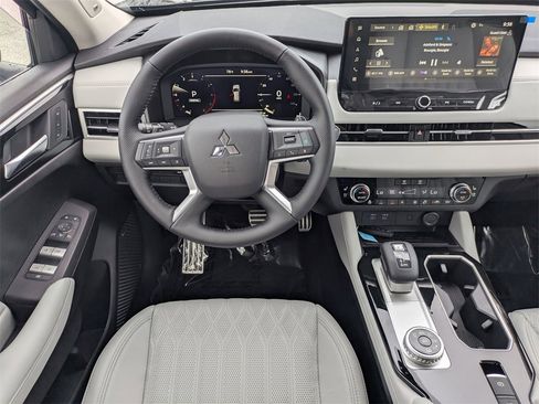 New 2025 Mitsubishi Outlander SEL image 17