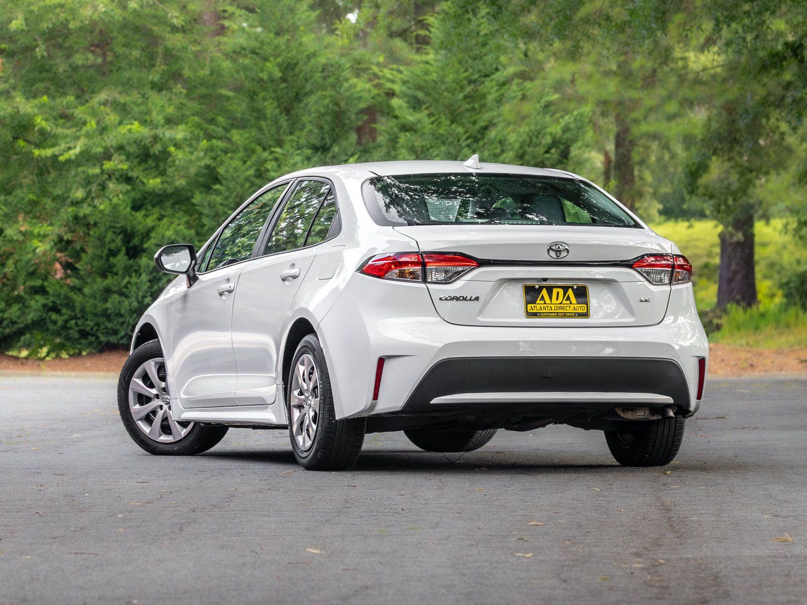 Used 2021 Toyota Corolla LE FWD image 3