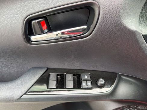 Used 2020 Toyota Prius LE FWD image 15