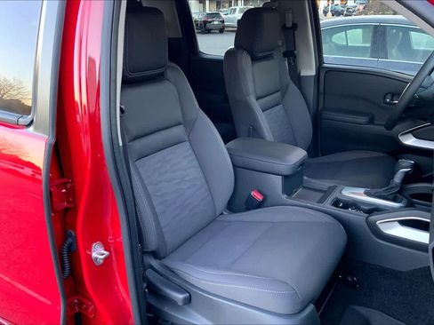 Used 2024 Nissan Frontier SV w/ SV Convenience Package image 9