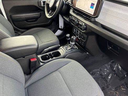 Used 2024 Jeep Wrangler Sport S image 19