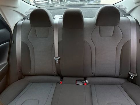 Used 2025 Hyundai Elantra SE image 34