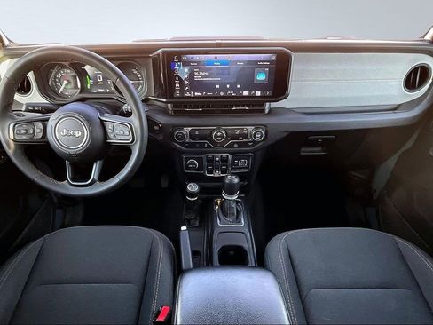 Used 2024 Jeep Wrangler Unlimited image 17