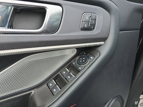 Used 2025 Ford Explorer ST image 18