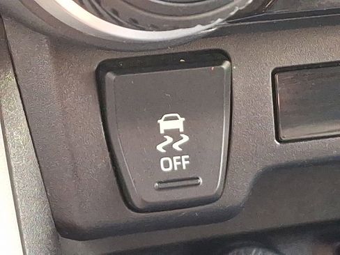 Used 2021 Toyota RAV4 LE AWD/4WD image 26