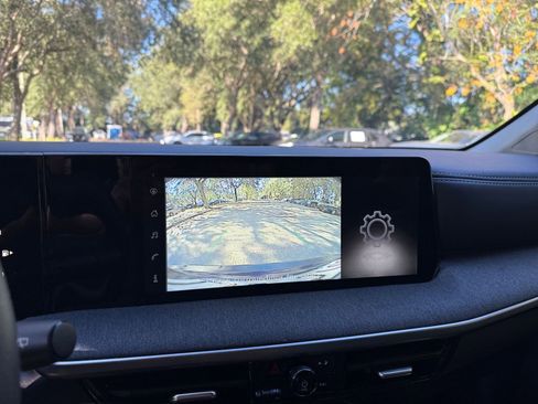 Used 2025 Nissan Kicks SV image 17