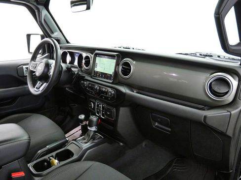 Used 2023 Jeep Gladiator Overland AWD/4WD image 15