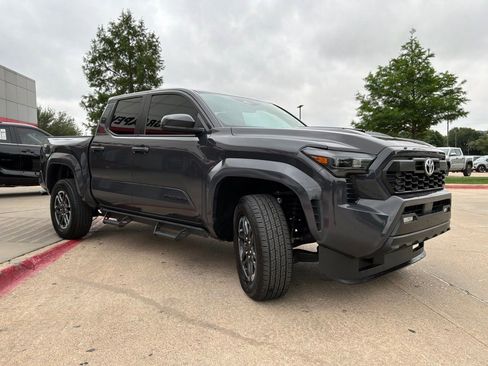 Used 2025 Toyota Tacoma TRD Sport RWD image 4