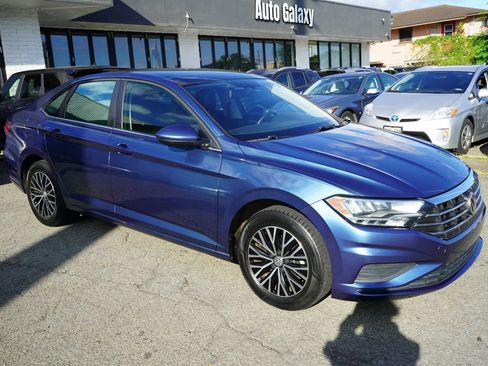 Used 2021 Volkswagen Jetta SE FWD image 3