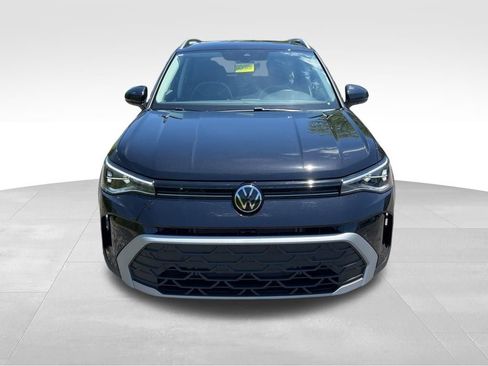 New 2026 Volkswagen Taos SE FWD image 3