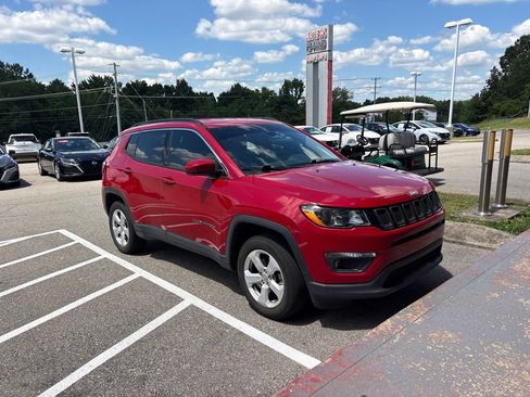 Used 2018 Jeep Compass Latitude w/ Popular Equipment Group AWD/4WD image 2