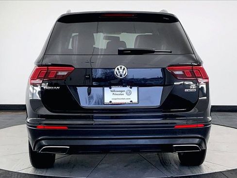 Used 2018 Volkswagen Tiguan S image 4