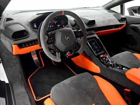 Used 2024 Lamborghini Huracan Sterrato image 9