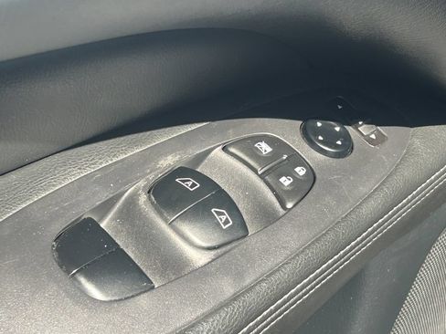 Used 2020 Nissan Pathfinder SL AWD/4WD image 29