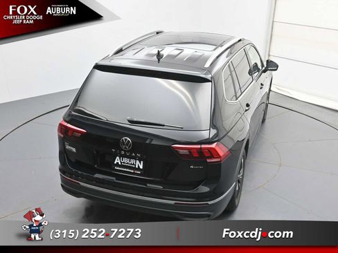 Used 2024 Volkswagen Tiguan SE w/ Panoramic Sunroof Package AWD/4WD image 32