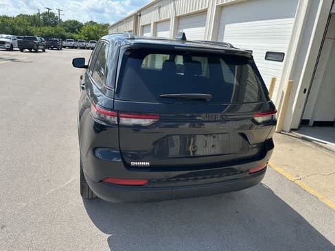 Used 2023 Jeep Grand Cherokee Limited w/ Black Appearance Package AWD/4WD image 19