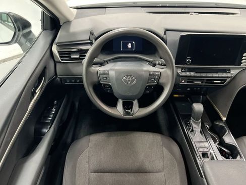 Used 2025 Toyota Camry LE image 11