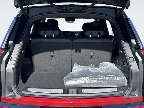 New 2026 Cadillac Vistiq Platinum AWD/4WD image 30