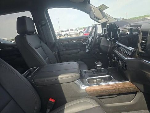 Used 2024 Chevrolet Silverado 1500 RST AWD/4WD image 9