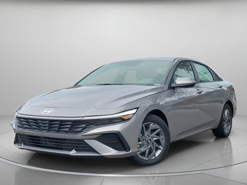 New 2025 Hyundai Elantra Hybrid FWD image 3