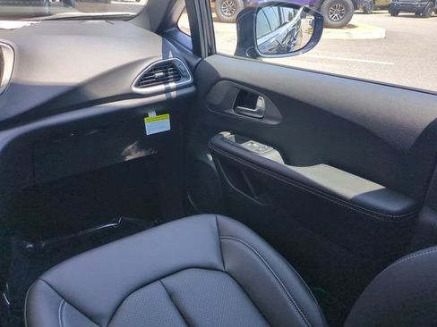 New 2027 Chrysler Pacifica LX FWD image 17