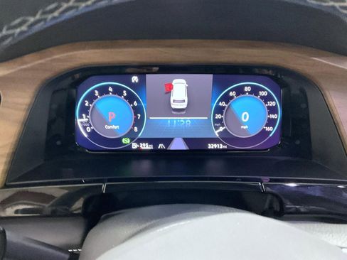 Used 2025 Volkswagen Atlas SE image 12