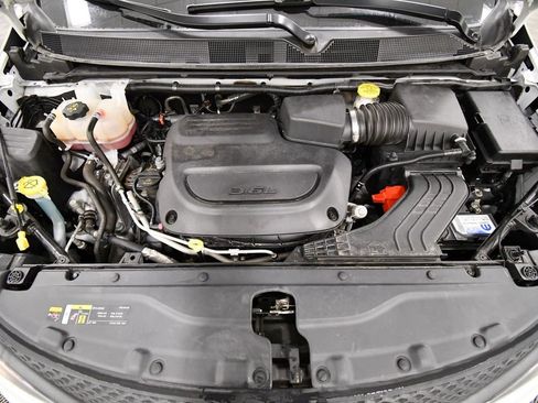 Used 2023 Chrysler Voyager LX image 12