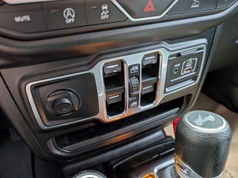 Used 2021 Jeep Wrangler Unlimited Sport image 30