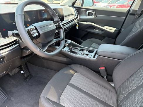 New 2026 Kia Sorento LX FWD image 16