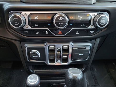 Used 2021 Jeep Wrangler Unlimited Sahara AWD/4WD image 14