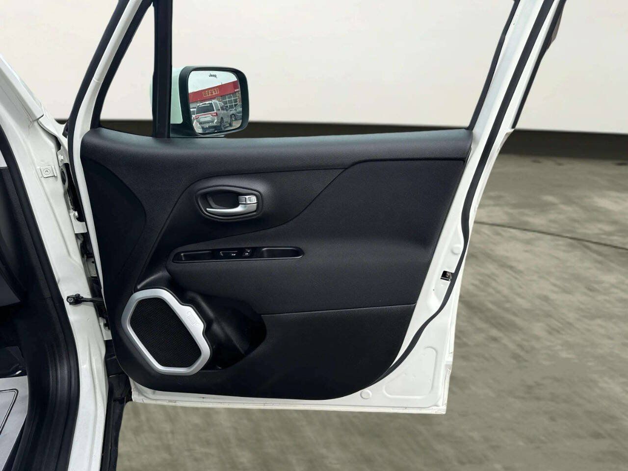 Used 2020 Jeep Renegade Latitude AWD/4WD image 24