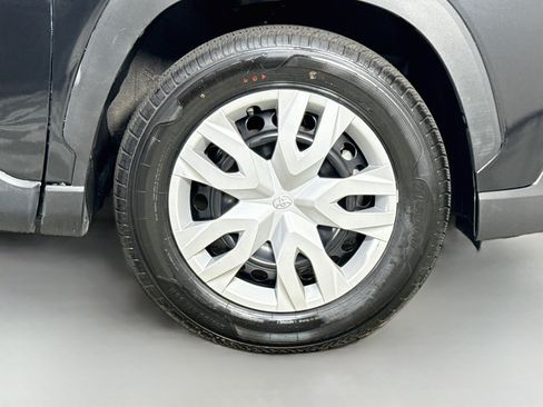 Used 2024 Toyota Corolla Cross L FWD image 32