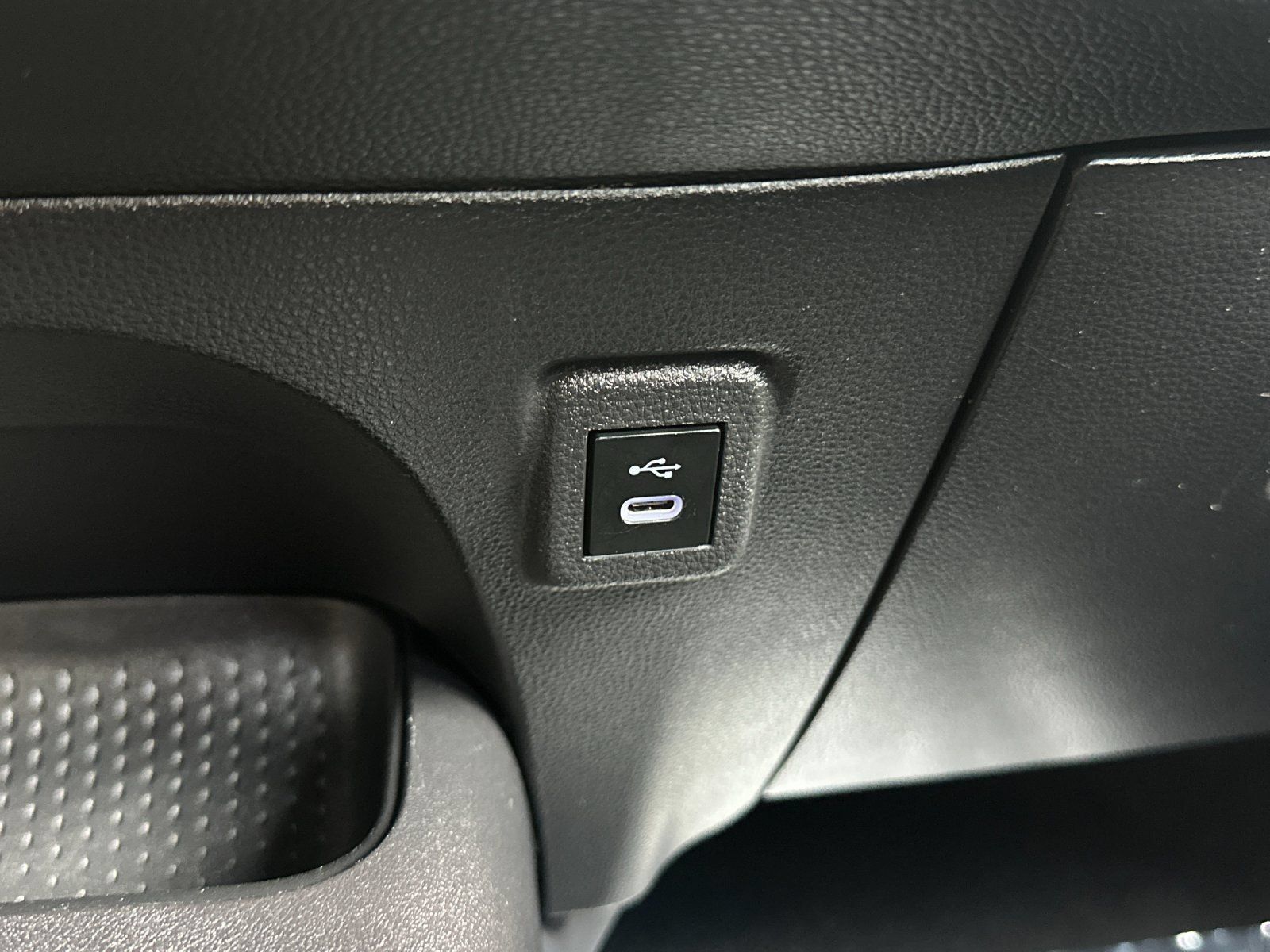Used 2025 Toyota Corolla LE FWD image 26