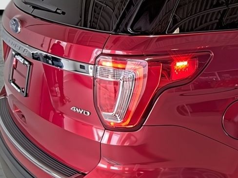 Used 2018 Ford Explorer Limited w/ Ford Safe & Smart Package AWD/4WD image 13