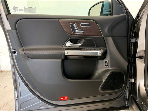 New 2026 Mercedes-Benz GLB 250 4MATIC image 10
